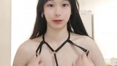 레드걸[동양야동] 170cm 최고의 왕홍 미소녀, 짧은 치마 속 시스루, 섹시한 힙업, 다리 치켜들고 뚱뚱한 구멍 보기, 긁고 몸매 과시